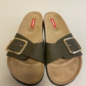 UNIONBAY Olive Sandals with Silver Buckle